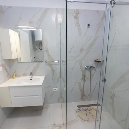 Luxury 3 * Vlorë