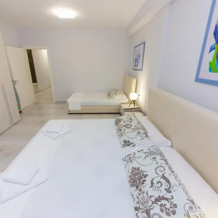 Luxury 3 * Vlorë