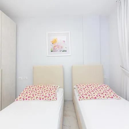 Luxury 3 * Vlore