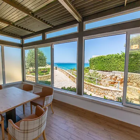 Luxury 3 * فلورا